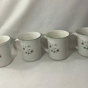 Pfaltzgraff Winterberry Coffee Cups Set Of 4 Holiday Christmas China